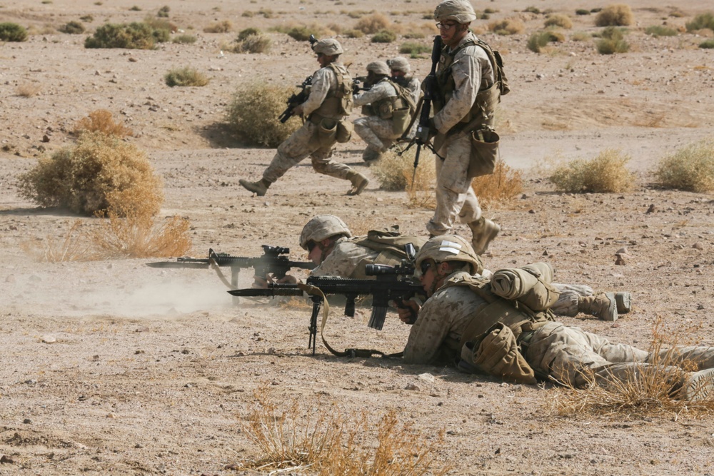 15th MEU Marines practice buddy rushes in Southwest Asia