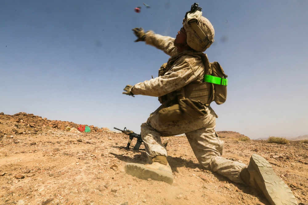 15th MEU Marines clear trenches in Southwest Asia