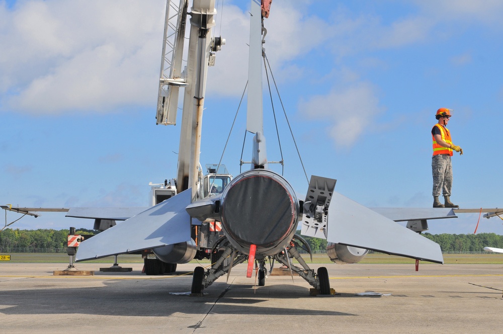 CDDAR F-16 crane lift