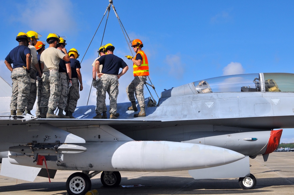 CDDAR F-16 crane lift