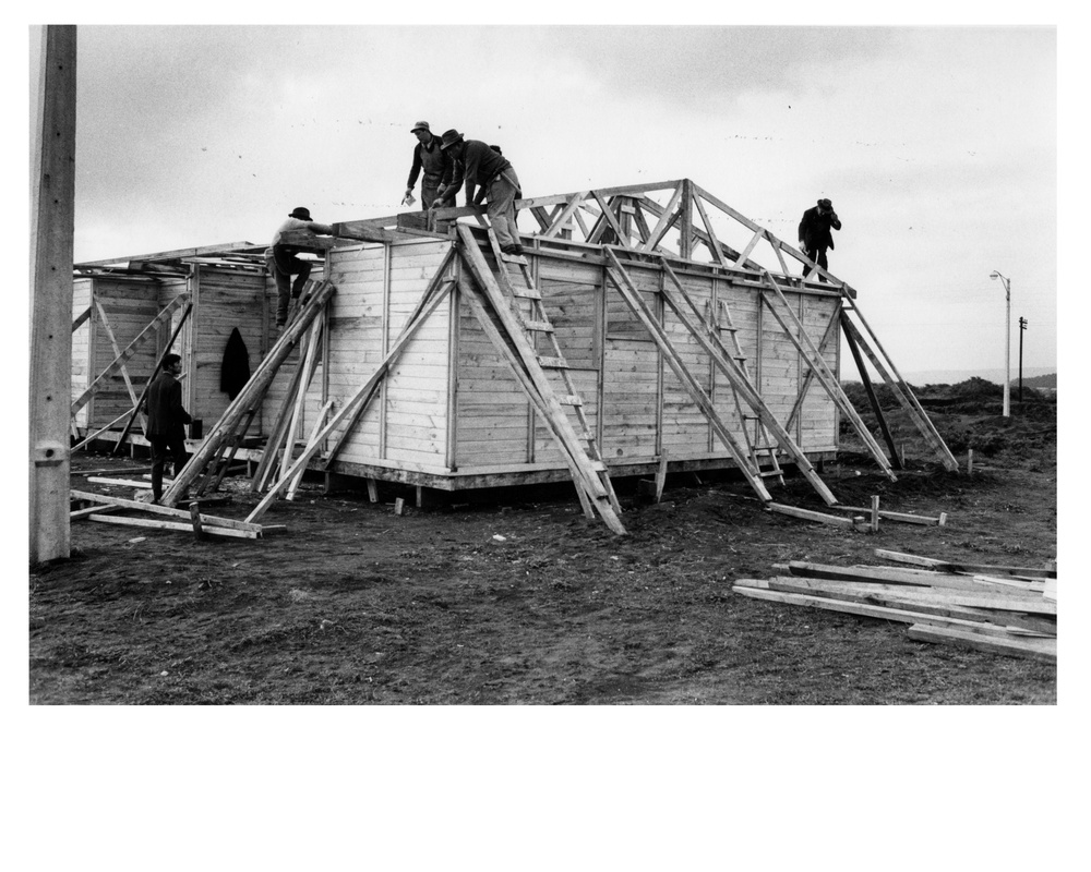 Men building a house, Chepe Hill, Chile