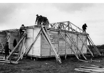 Men building a house, Chepe Hill, Chile