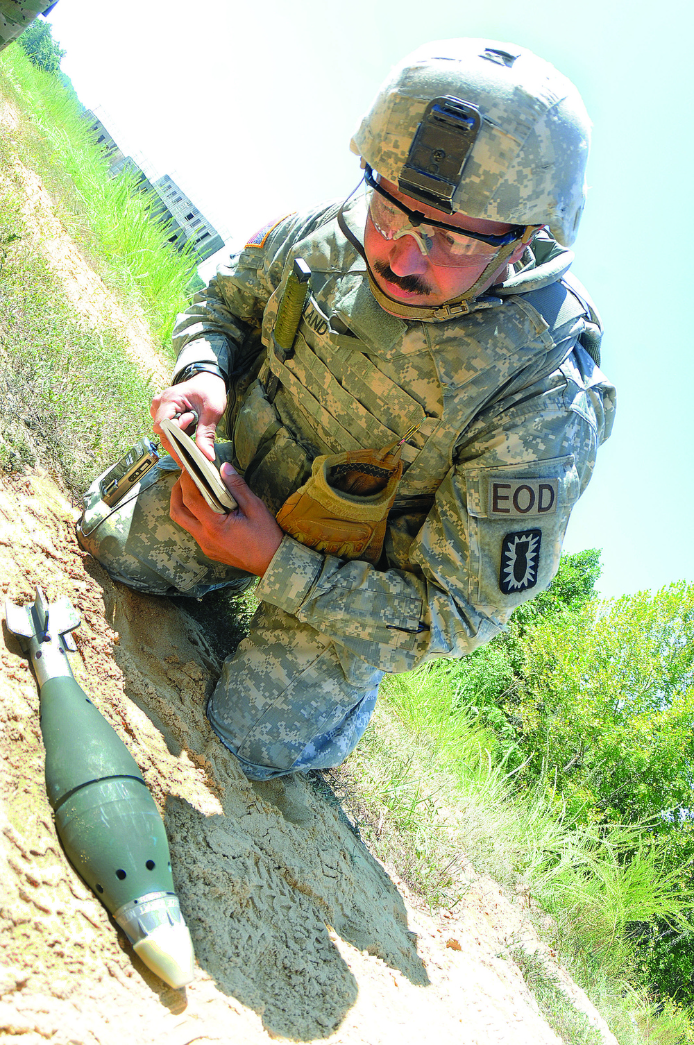 EOD Soldiers compete