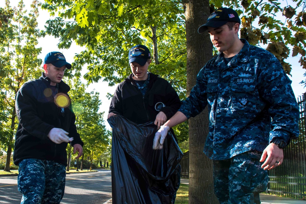 USS John C. Stennis Sailors participate in Naval Base Kitsap cleanup