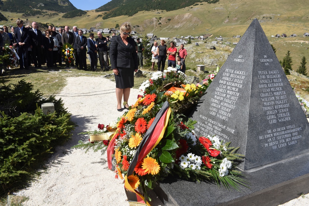 NATO HQ Sarajevo remembers fallen U.S. Delegation