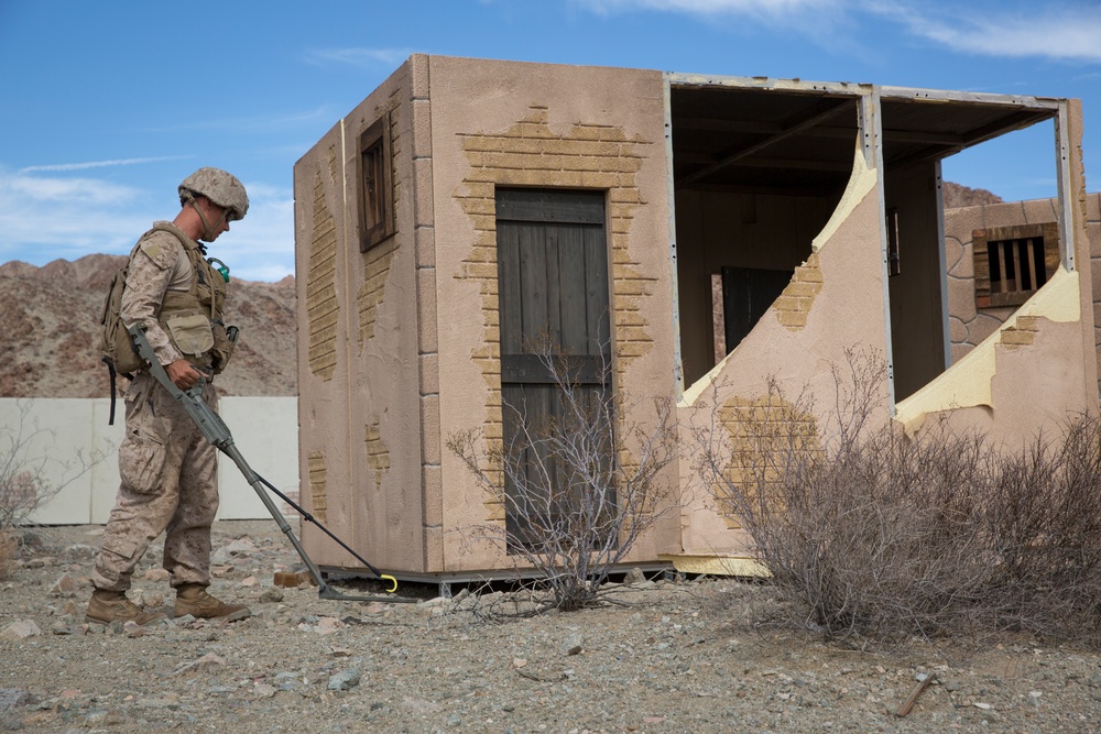 3rd EOD blasts through training aboard Combat Center