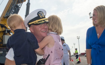 USS Carney arrives at Naval Station Rota