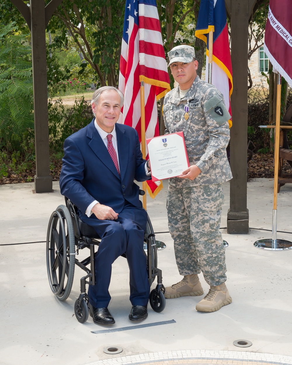Texas governor awards Texas Purple Heart to Texas National Guardsmen