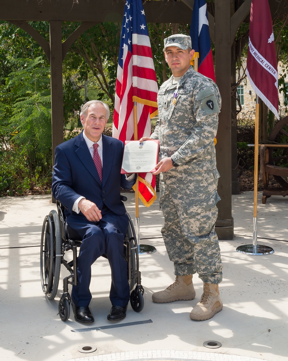Texas governor awards Texas Purple Heart to Texas National Guardsmen