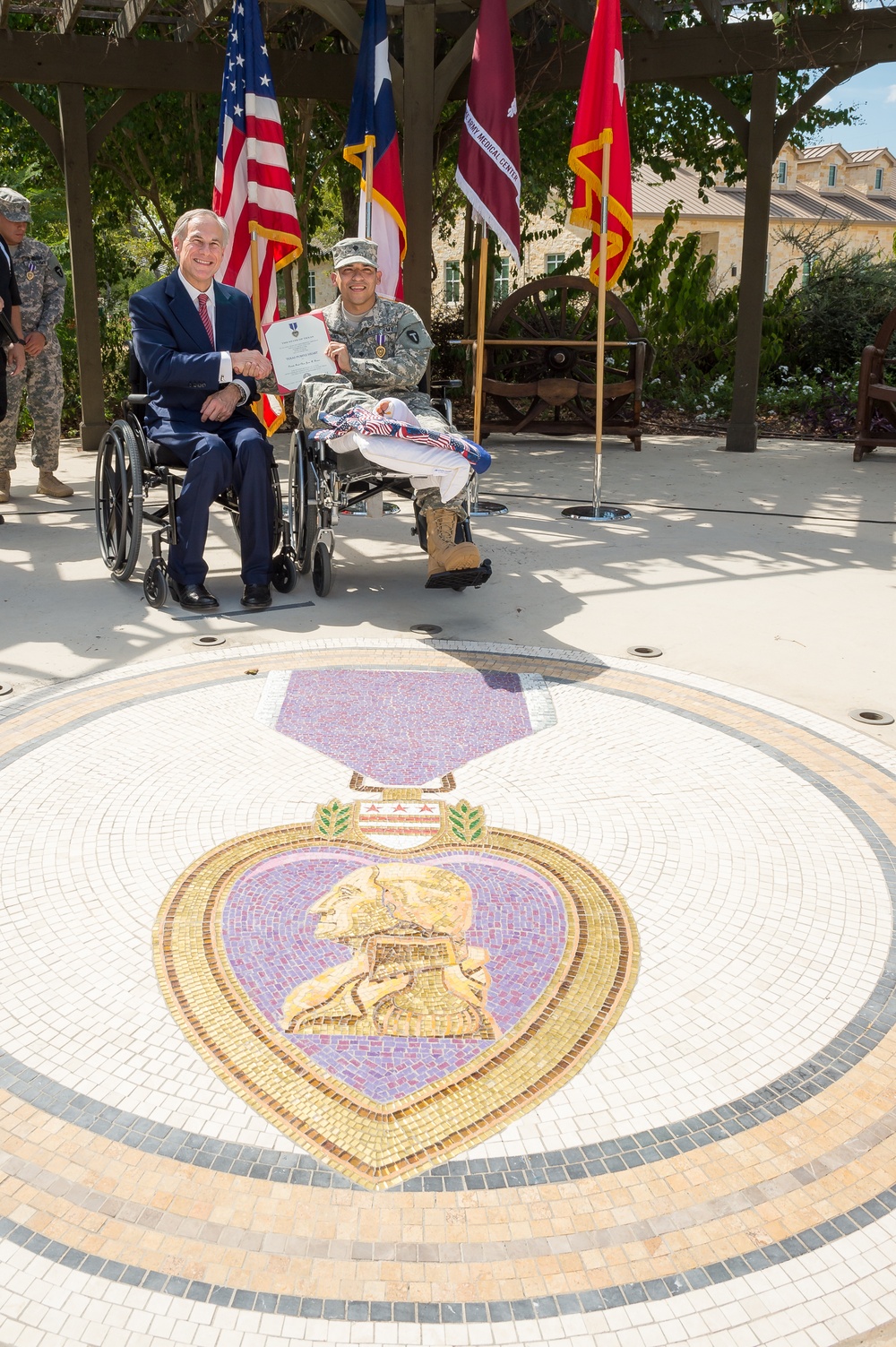 Texas governor awards Texas Purple Heart to Texas National Guardsmen
