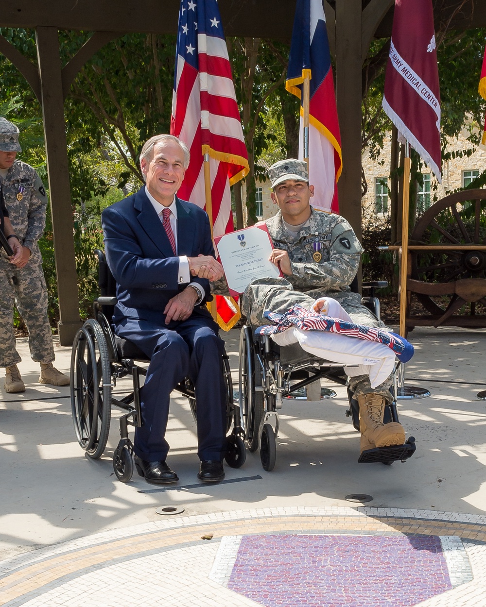Texas governor awards Texas Purple Heart to Texas National Guardsmen