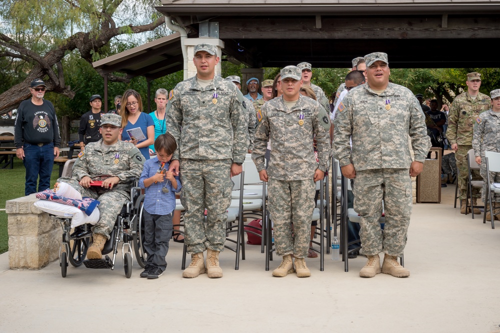 Texas governor awards Texas Purple Heart to Texas National Guardsmen
