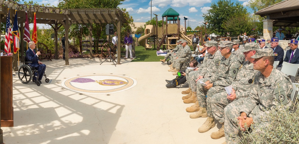Texas governor awards Texas Purple Heart to Texas National Guardsmen