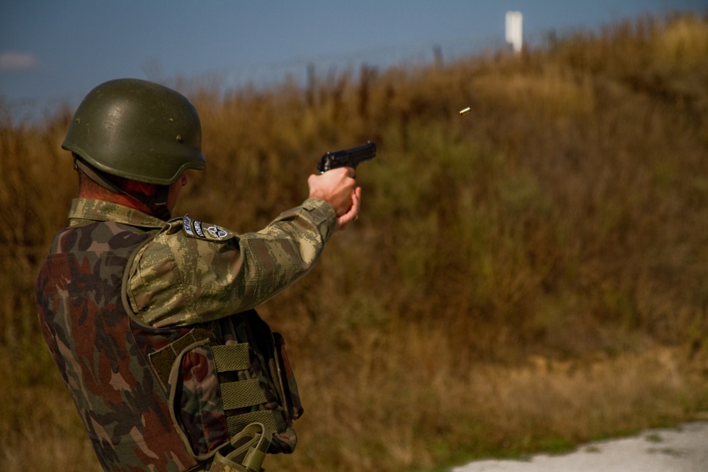 NATO Soldiers earn US Marksmanship Badge in Kosovo