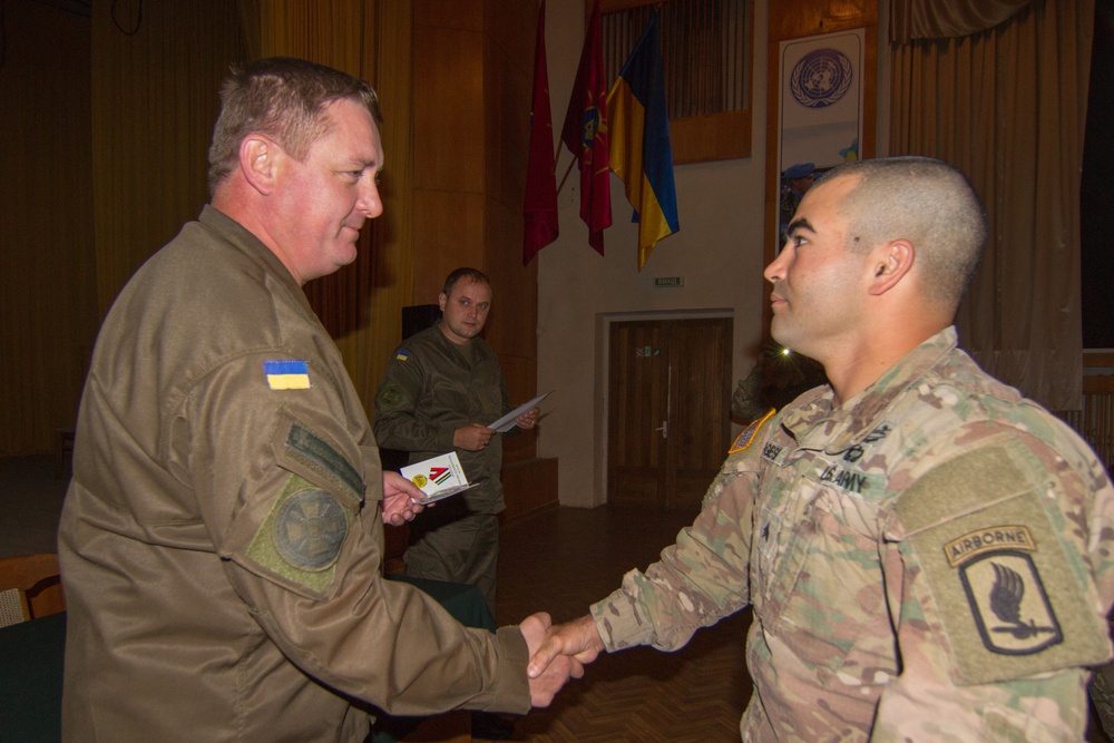Ukrainian general awards Sky Soldiers