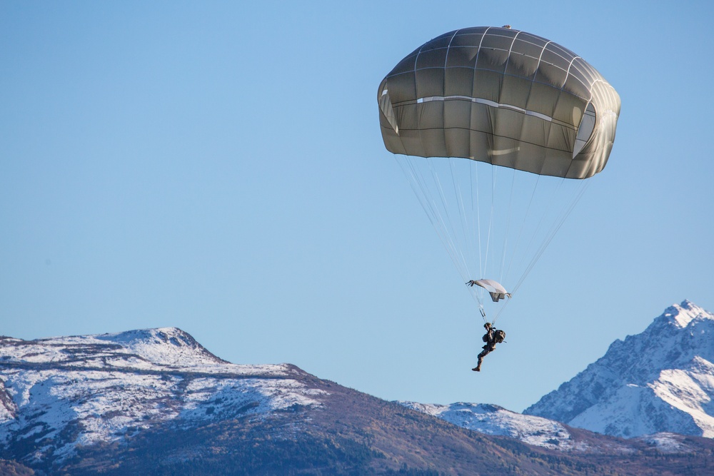 Alaska Spartans conduct helicopter jump training