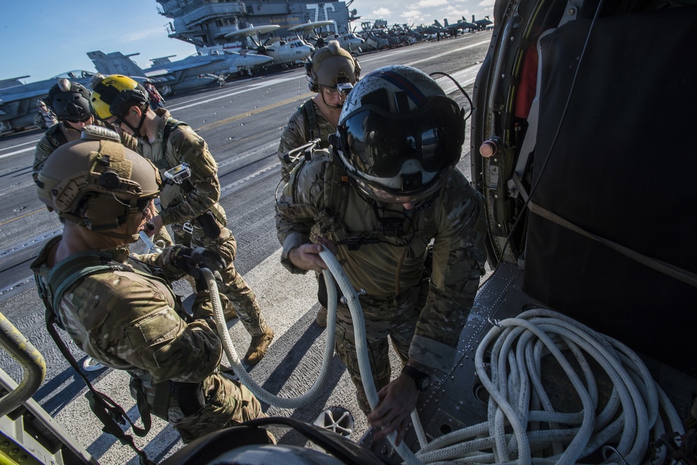 Special patrol insertion/extraction exercise