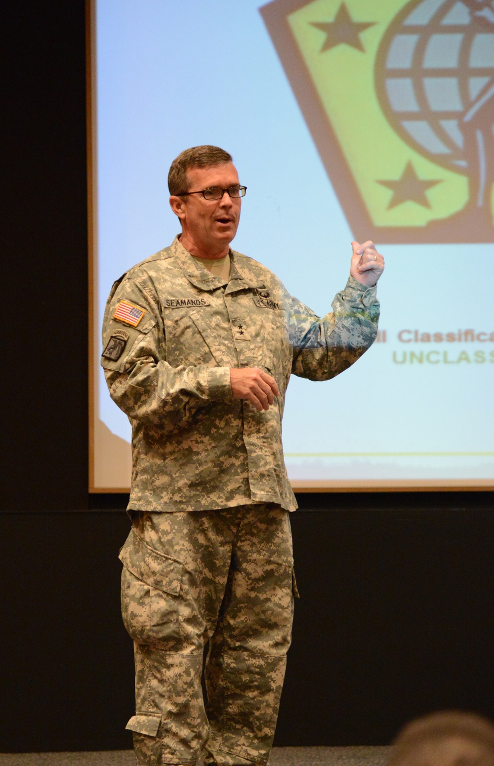 DVIDS - Images - New NCOER briefing by Maj. Gen. Seamands [Image 1 of 4]