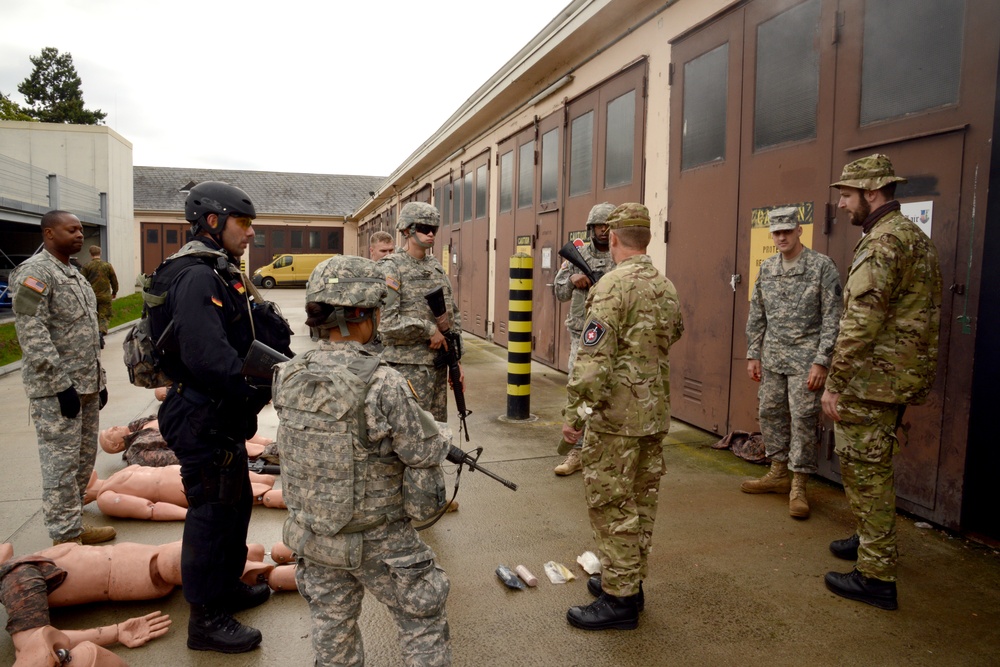 International combat lifesavers course