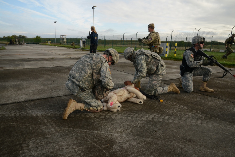 International combat lifesavers course