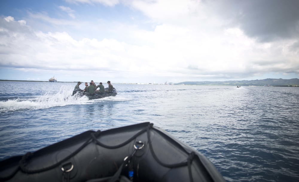 1st Raiders conduct amphibious operations