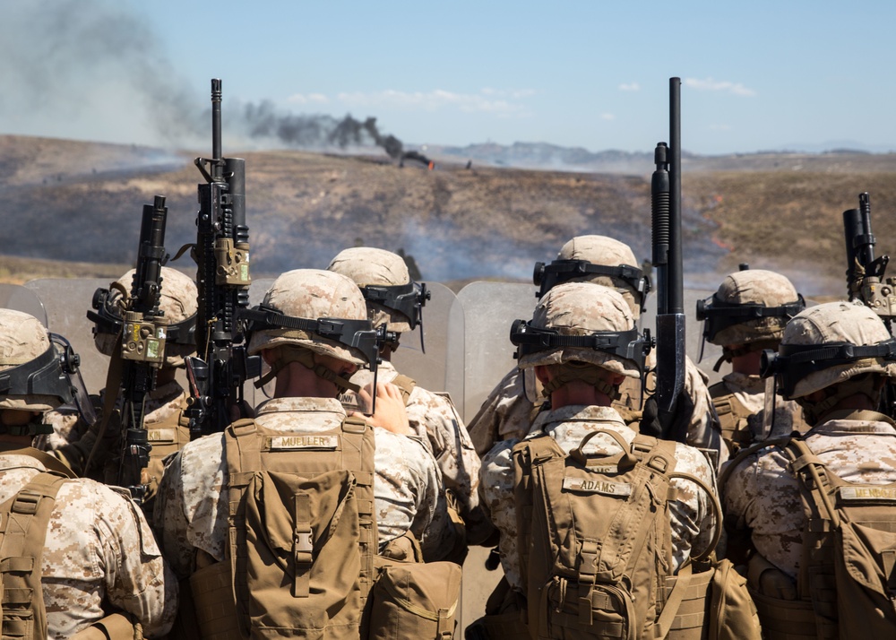 1st LEB Marines keep the peace with 1/5, 2/11