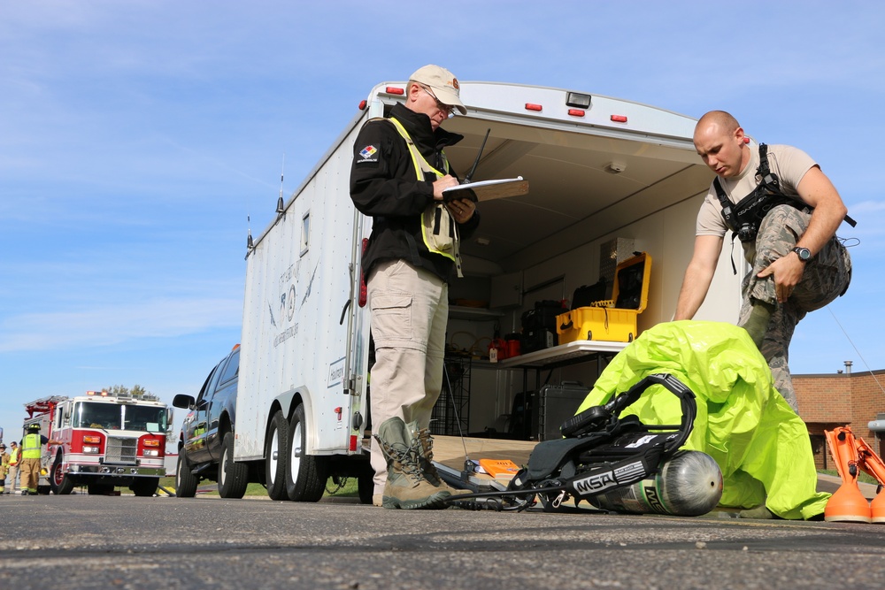 179th, local first responders collaborate in decontamination exercise