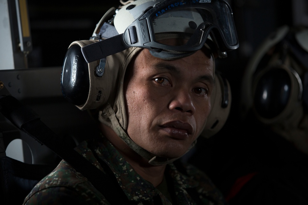 US Marines help from above in the Philippines