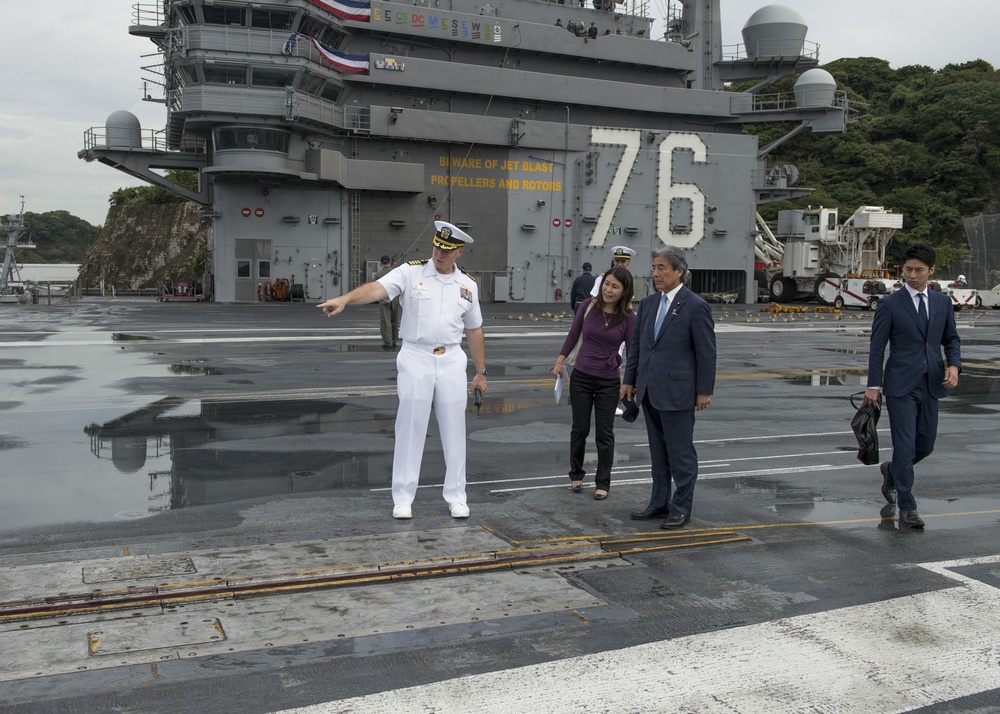 USS Ronald Reagan arrives at Fleet Activities Yokosuka