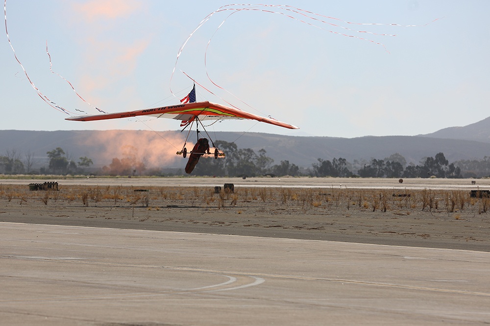 'Power Glider' performs at 2015 MCAS Miramar Air Show