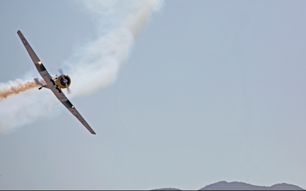 War Dog displays aerial maneuvers at 2015 MCAS Miramar Air Show