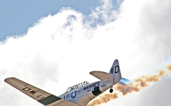 War Dog displays aerial maneuvers at 2015 MCAS Miramar Air Show