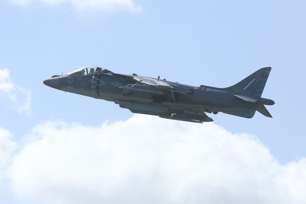 AV-8B Harrier demo shows capabilities during 2015 Miramar Air Show