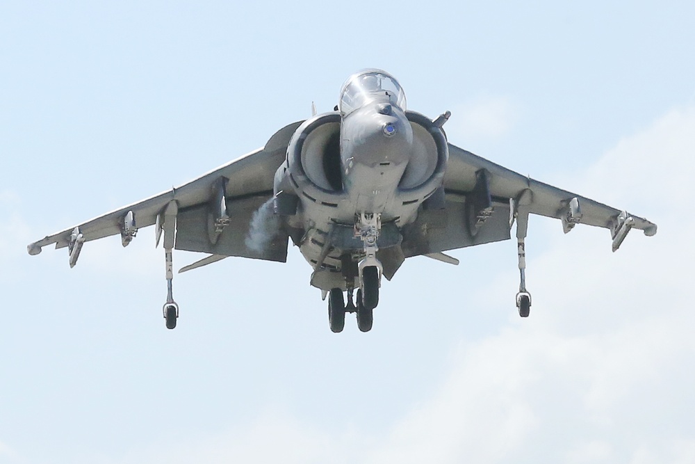 AV-8B Harrier demo shows capabilities during 2015 Miramar Air Show