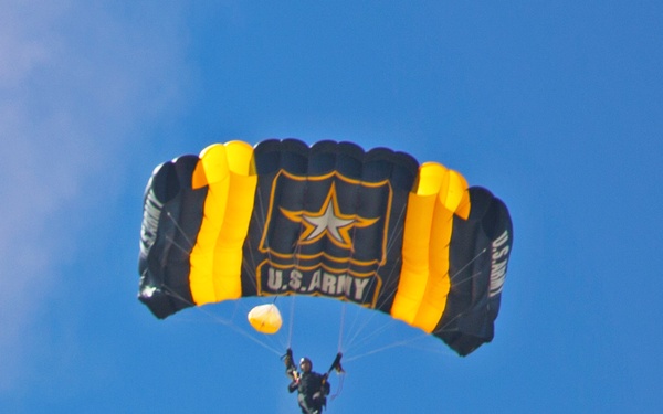 Golden Knights Display Aerial Skills at 2015 MCAS Miramar Air Show