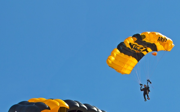 Golden Knights Display Aerial Skills at 2015 MCAS Miramar Air Show