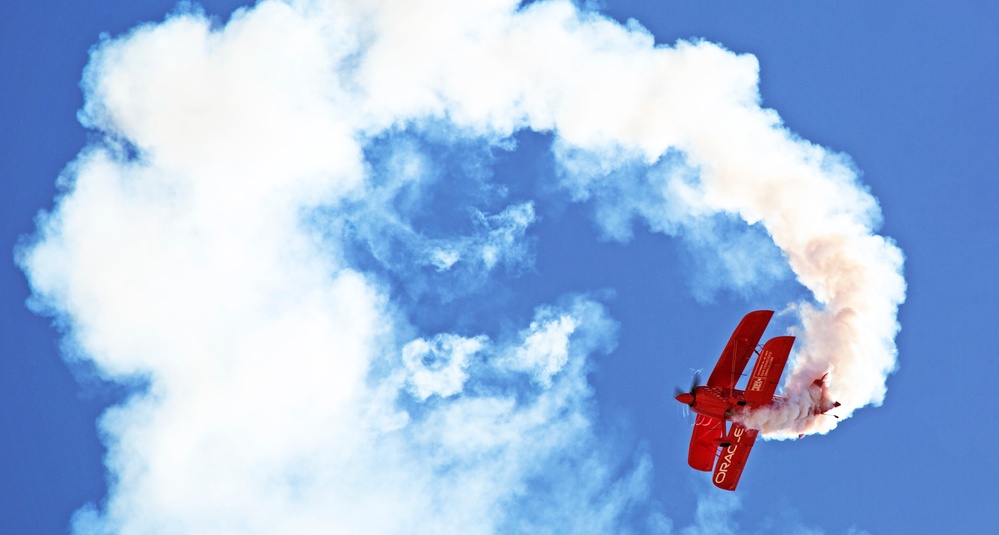 2015 Miramar Air Show features Oracle Challenger