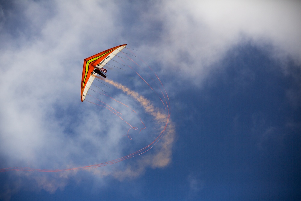 2015 MCCS Miramar Air Show Hang Glider Performance