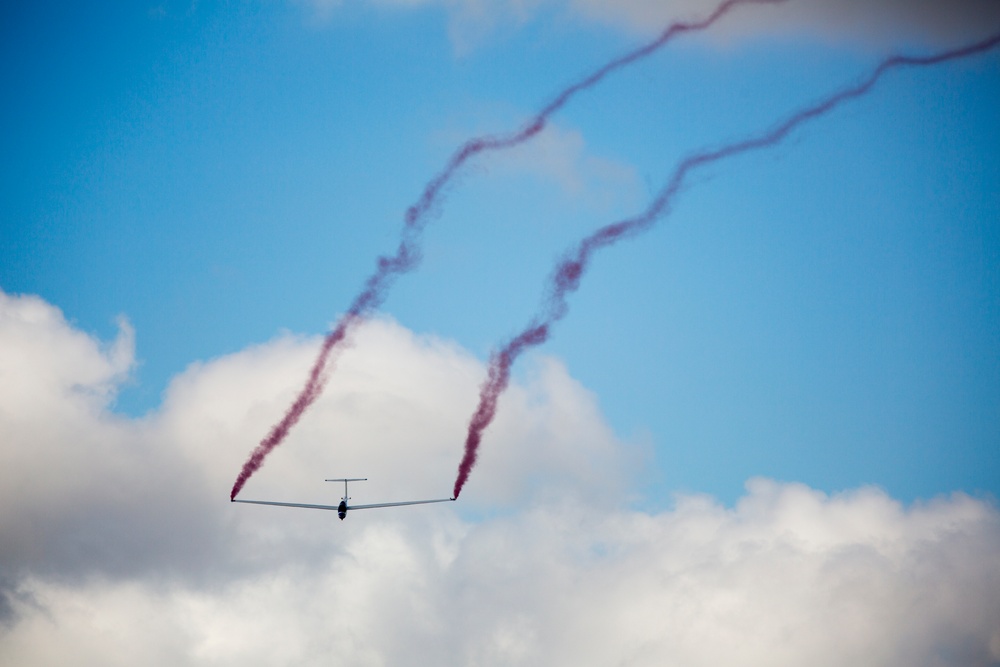 2015 MCCS Miramar Air Show Sailplane Magic Performance