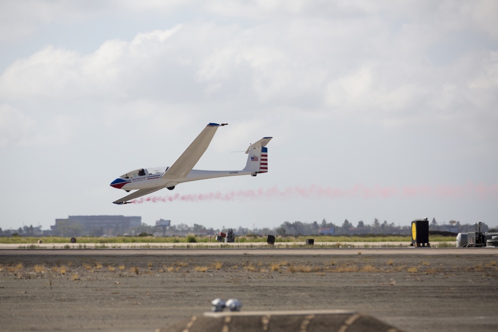 2015 MCCS Miramar Air Show Sailplane Magic Performance