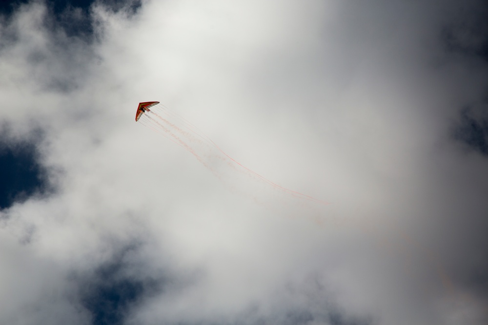 2015 MCCS Miramar Air Show Hang Glider Performance