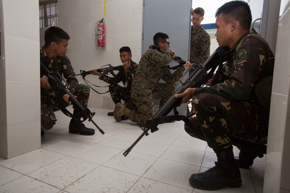 1st Response and Active Duty Shooting Drills During PHIBLEX 15
