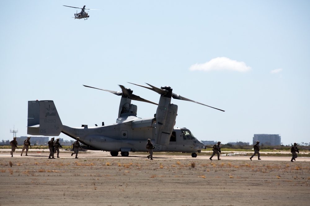 MAGTF wows crowds at Miramar air show