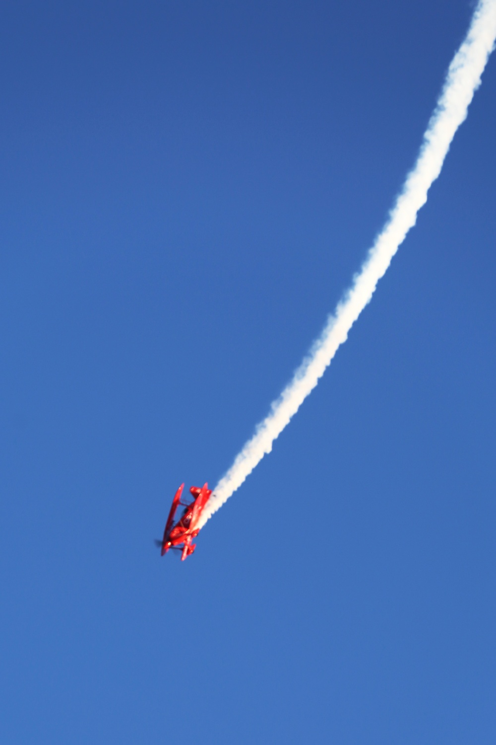 Oracle Challenger performs aerial stunts for 2015 Miramar Air Show