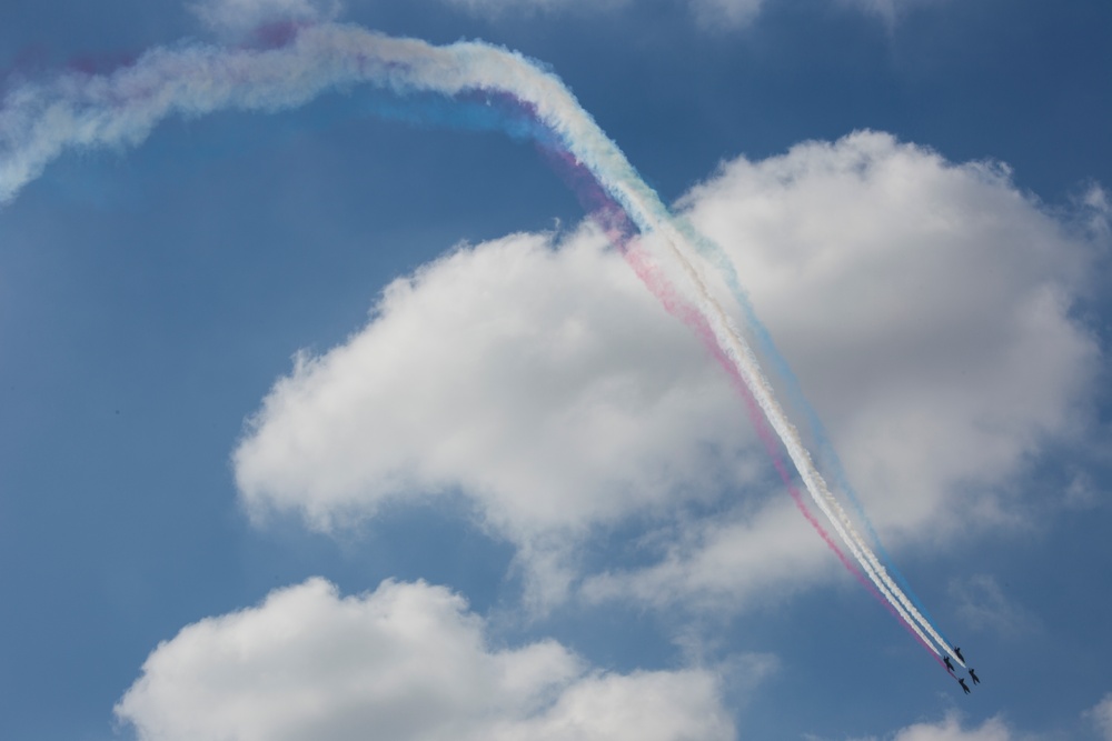 Patriots Jet Team flies over crowds at 2015 MCAS Miramar Air Show