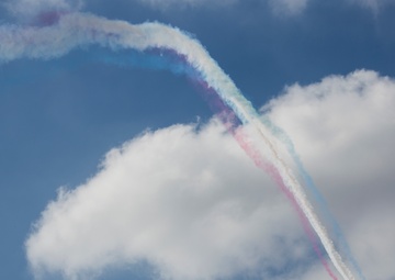 Patriots Jet Team flies over crowds at 2015 MCAS Miramar Air Show