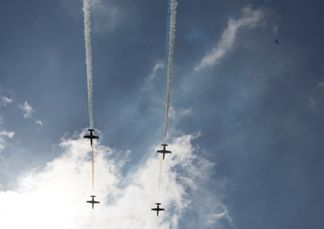 Patriots Jet Team flies over crowds at 2015 MCAS Miramar Air Show