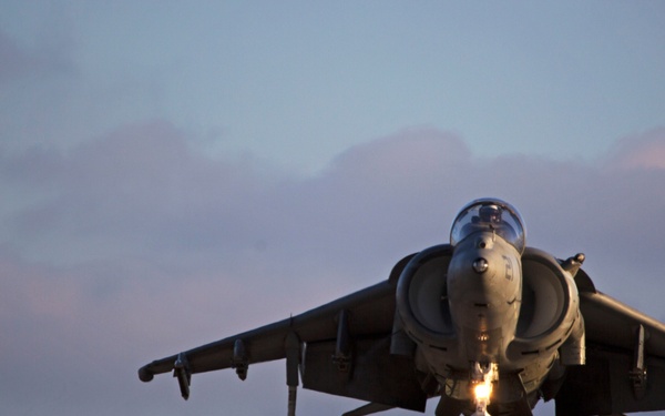 AV-8B Harrier Performs at 2015 MCAS Miramar Air Show