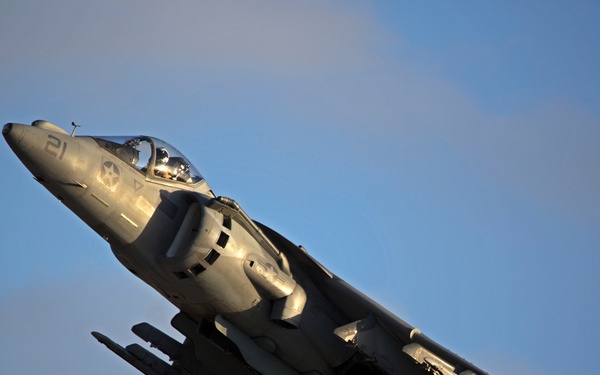 AV-8B Harrier Performs at 2015 MCAS Miramar Air Show