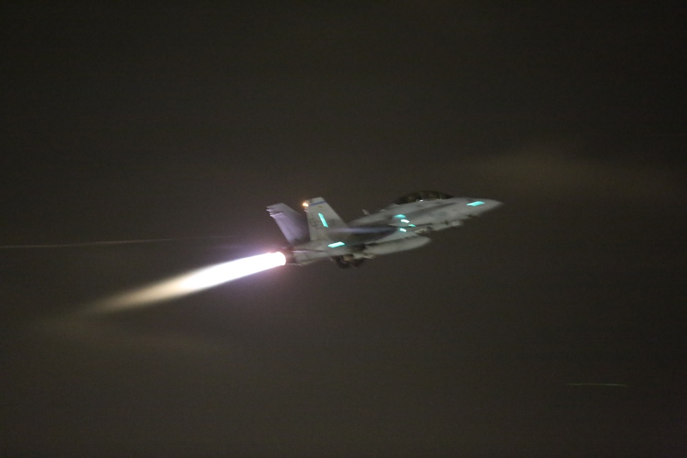 Hornets burn through the 2015 MCAS Miramar Air Show